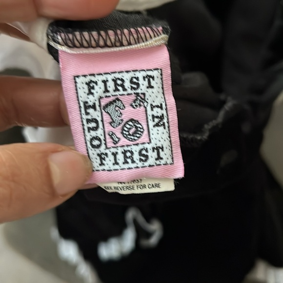 5/20🔴 Black Velvet and WhiteGirls Dress Sz 6 Lace Flowers accent Long sleeves. - Picture 7 of 9